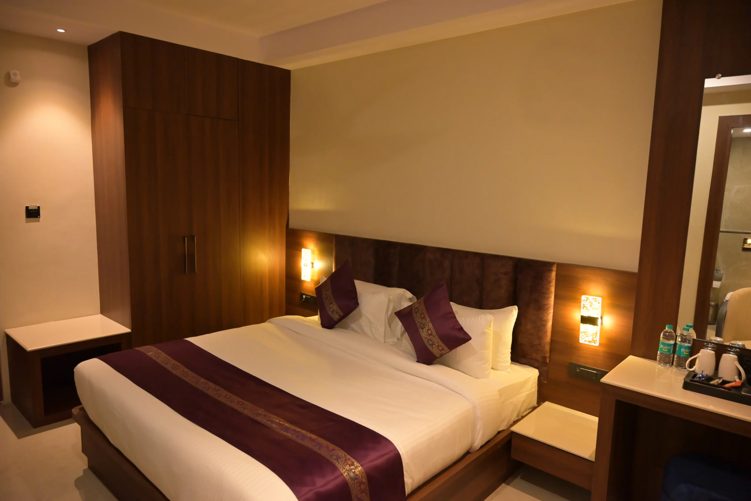 Deluxe Room in Hotel Days Inn